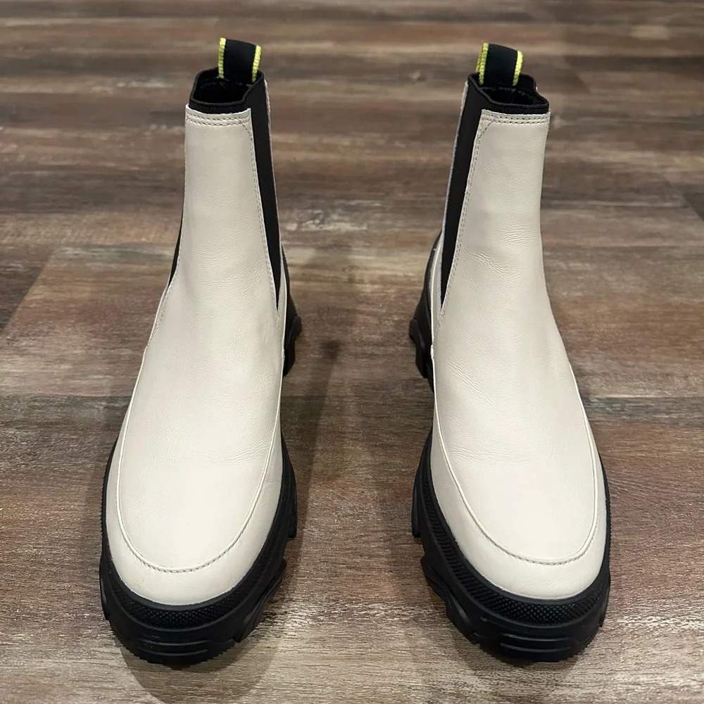 SOREL Womens Brex White Chelsea Boots Size 9